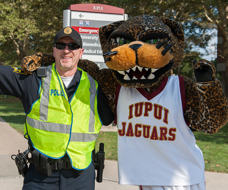 IUPUI police officer with Jaws